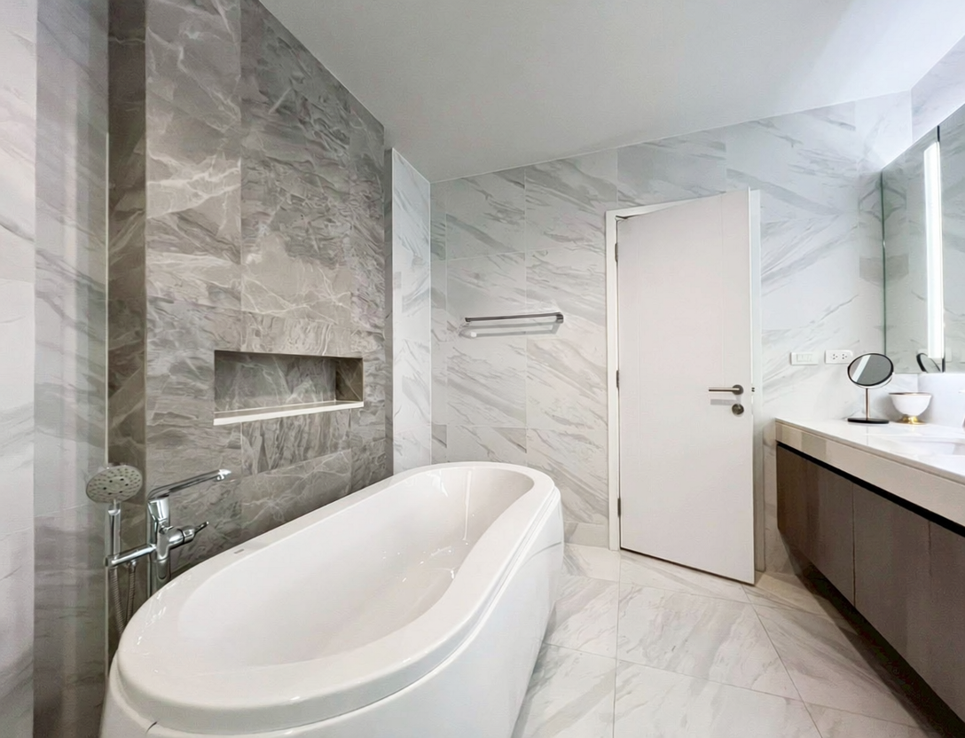 House with Shared Pool in Srinakarin 